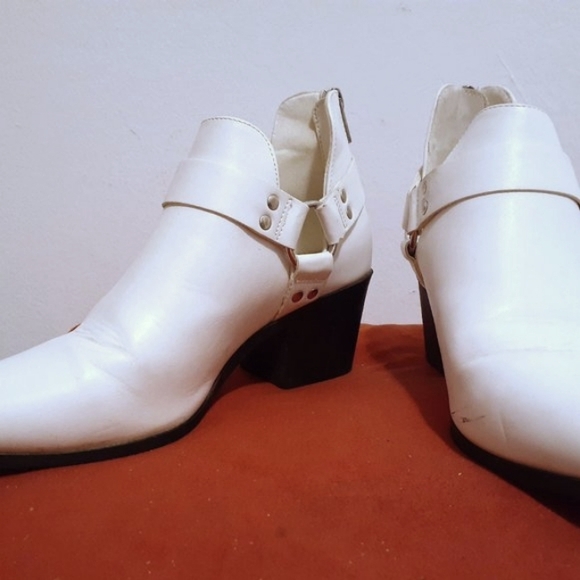 Forever 21 white leather ankle boots - Picture 4 of 13